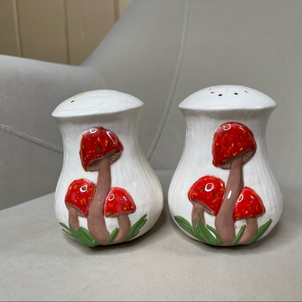 Vintage Mushroom Salt and Pepper shaker Set MCM Home Decor Retro Large